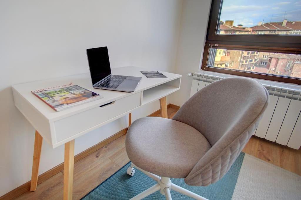 Spacious Home Office With Secure Garage In Sofia Exterior photo